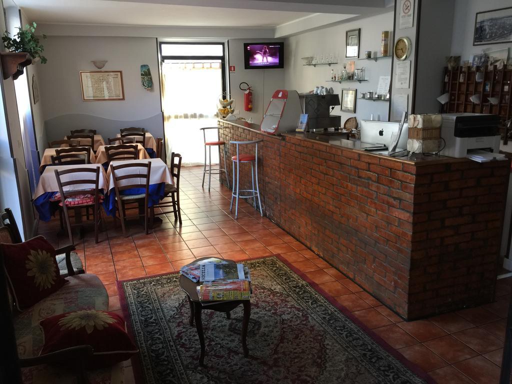 Populus Bed & Breakfast Syracuse Bagian luar foto