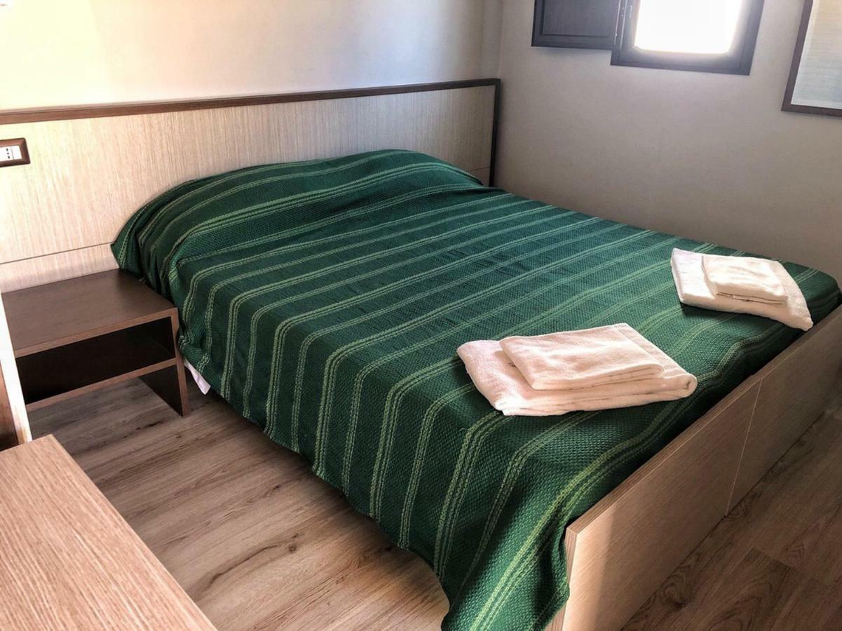 Populus Bed & Breakfast Syracuse Bagian luar foto